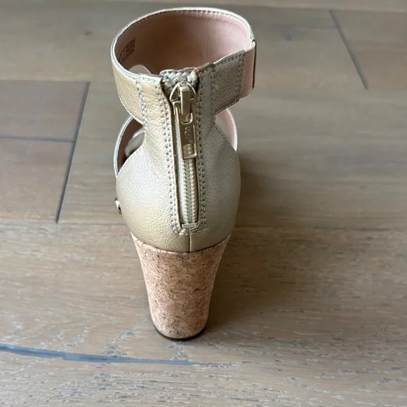 Elegant Gold Women's Sandal - Picture 8 of 11